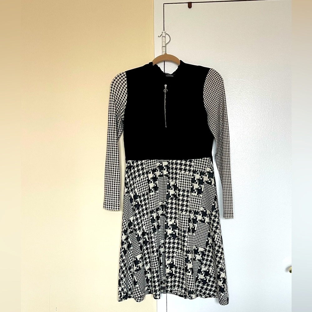 Desigual black and white dress with front zipper